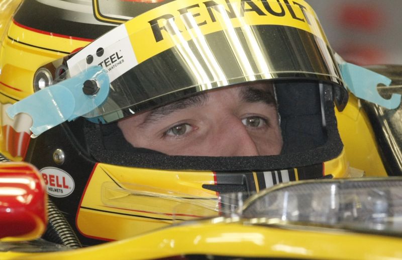 Polský pilot Robert Kubica jezdil před nehodou za Renault. Polský pilot Robert Kubica jezdil před nehodou za Renault.