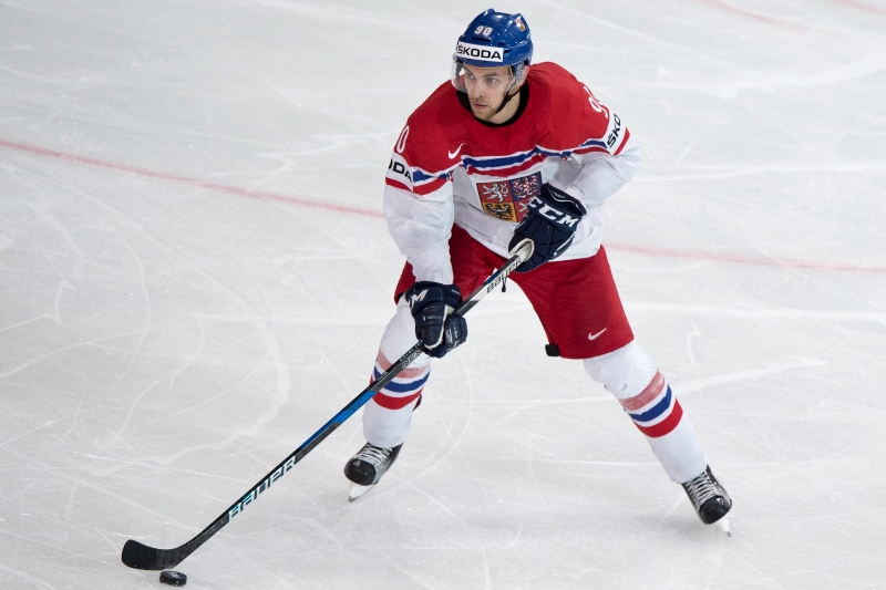 Do NHL míří zkusit štěstí další český obránce.