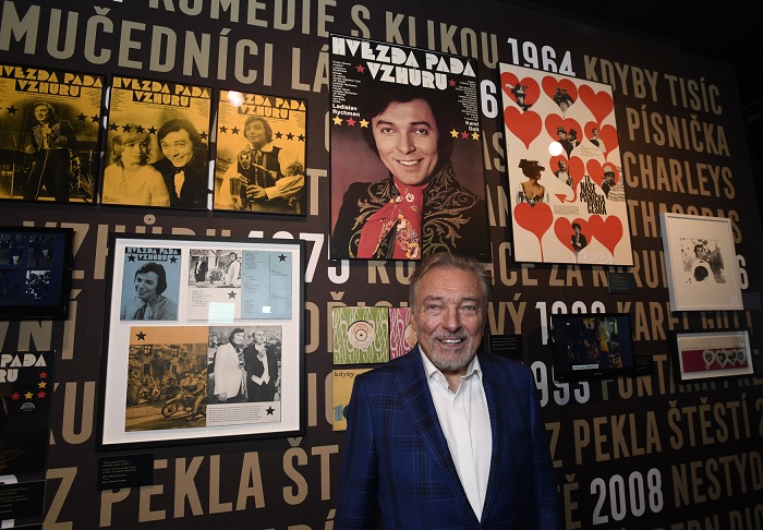 Zpěvák Karel Gott. Zpěvák Karel Gott.