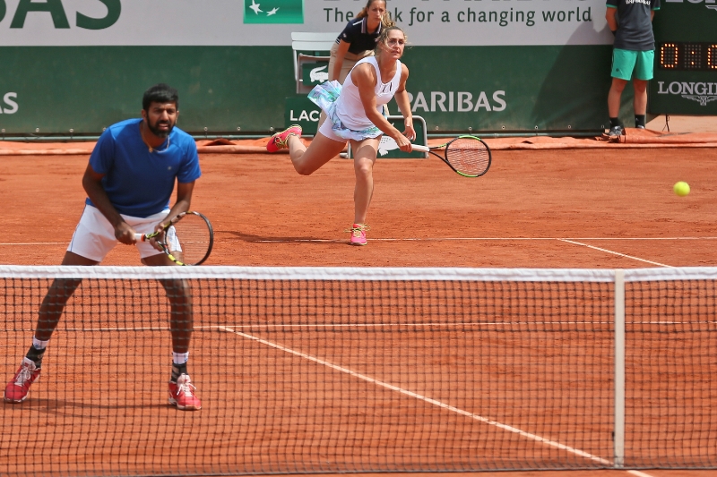 Kanadsko-indský pár slaví na French Open triumf. Kanadsko-indský pár slaví na French Open triumf.