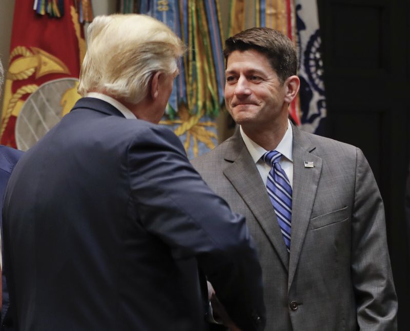 Paul Ryan a Donald Trump. Paul Ryan a Donald Trump.