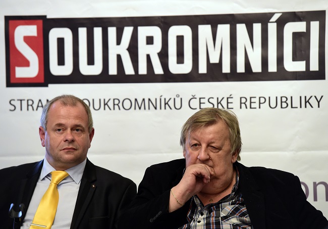 Petr Bajer, předseda strany (vlevo), a Rudolf Baránek, místopředseda. Petr Bajer, předseda strany (vlevo), a Rudolf Baránek, místopředseda.
