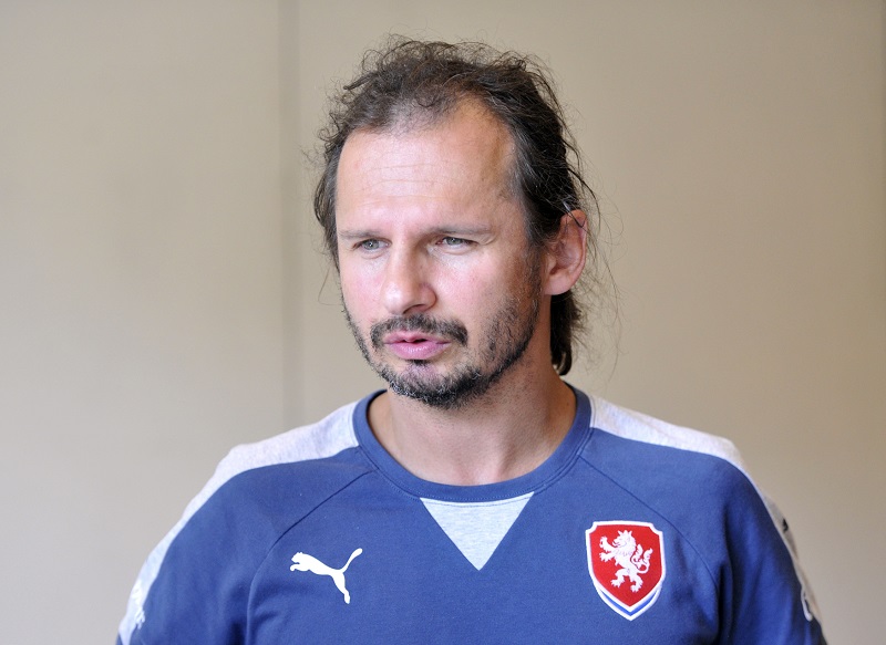 Masér české fotbalové reprezentace Vladimír Mikuláš. Masér české fotbalové reprezentace Vladimír Mikuláš.
