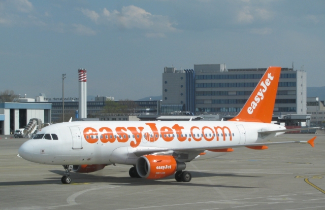 Letadlo společnosti EasyJet. Letadlo společnosti EasyJet.