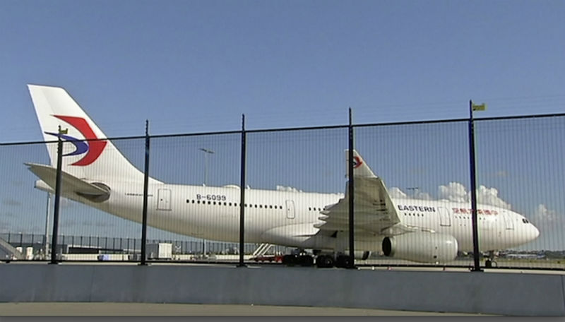 Letoun společnosti China Eastern musel nouzově přistát v Sydney.