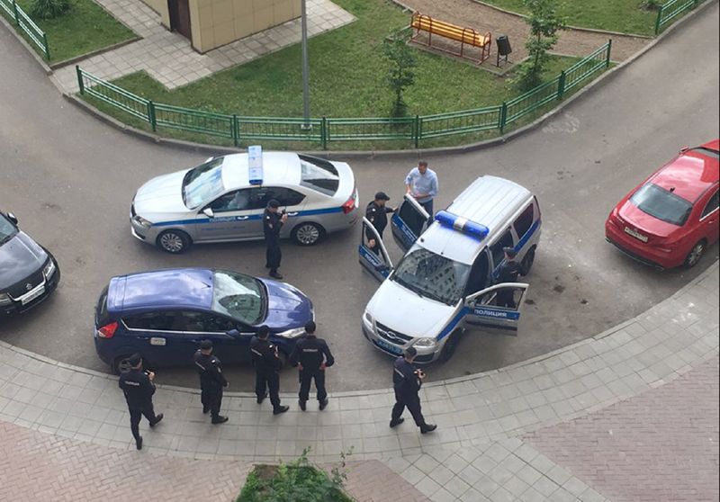 Policie zatýká v Moskvě Alexeje Navalného. Policie zatýká v Moskvě Alexeje Navalného.