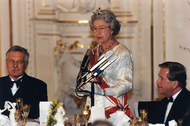 Britská královna Alžběta II. při návštěvě Prahy.