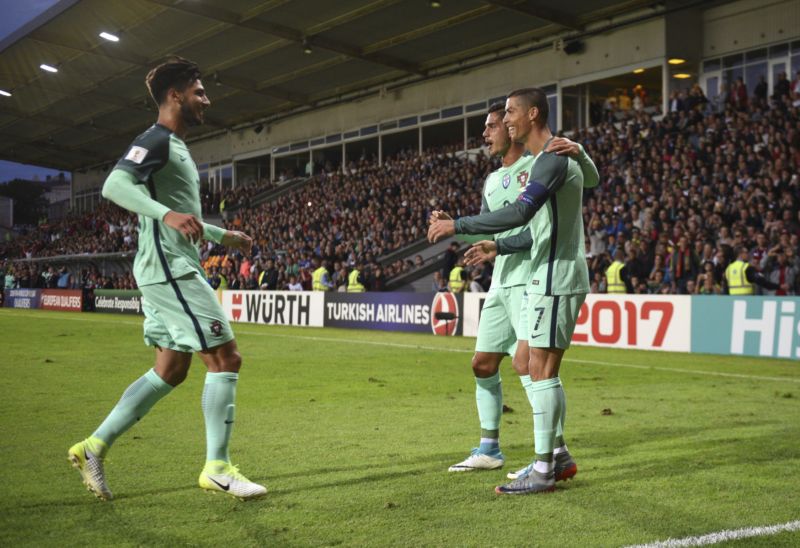 Portugalský útočník André Silva (druhý zprava).