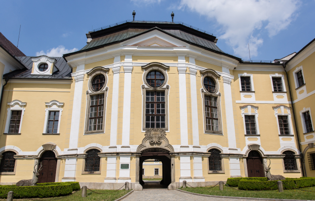 Muzeum nové generace na žďárském zámku Kinských ve Žďáru nad Sázavou. Muzeum nové generace na žďárském zámku Kinských ve Žďáru nad Sázavou.
