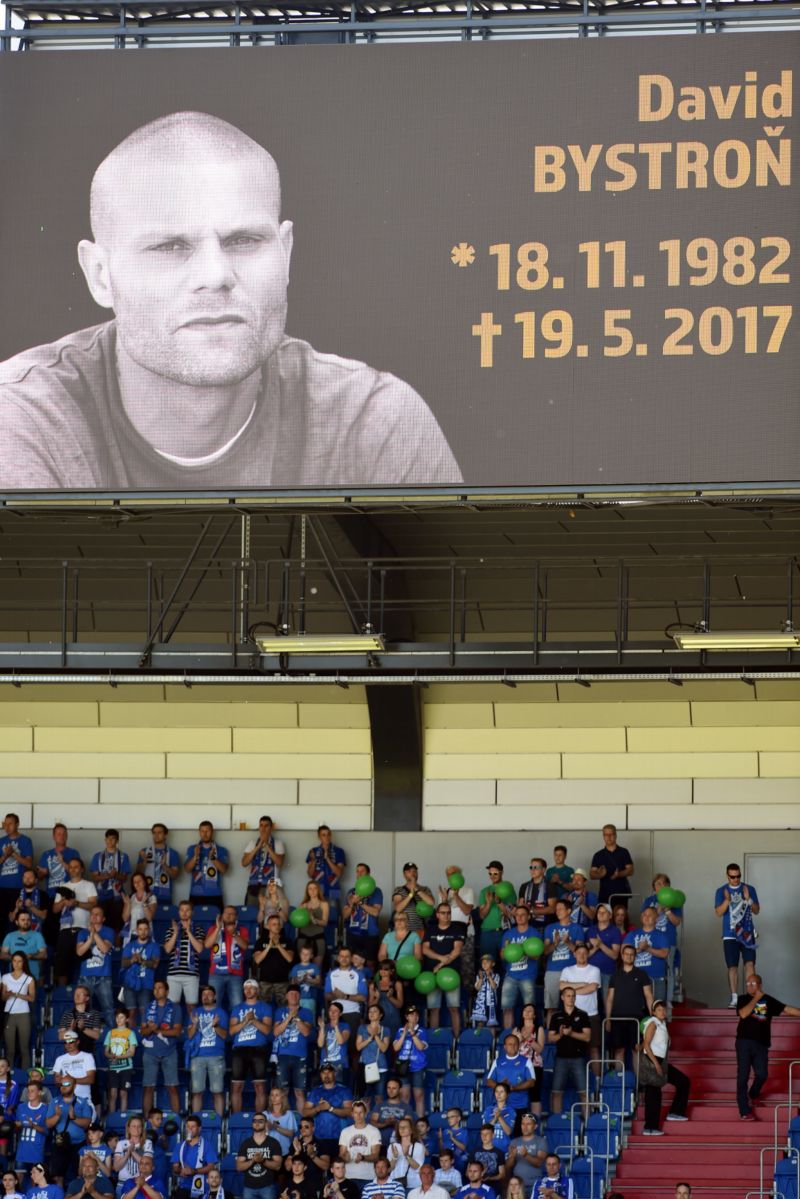 Vzpomínka na zesnulého fotbalistu Plzně nebo Ostravy Davida Bystroně. Vzpomínka na zesnulého fotbalistu Plzně nebo Ostravy Davida Bystroně.