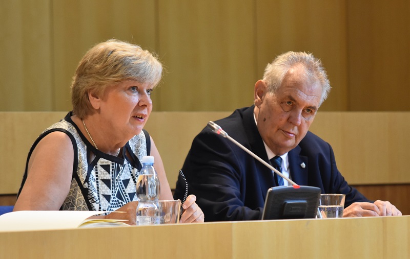 Miloš Zeman při návštěvě jihočeského kraje s hejtmankou Ivanou Stráskou.