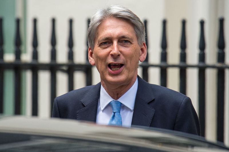 Britský ministr financí Philip Hammond. Britský ministr financí Philip Hammond.