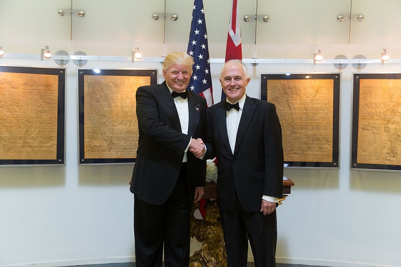 Americký prezident Donald Trump společně s australským premiérem Malcolmem Turnbullem. Americký prezident Donald Trump společně s australským premiérem Malcolmem Turnbullem.