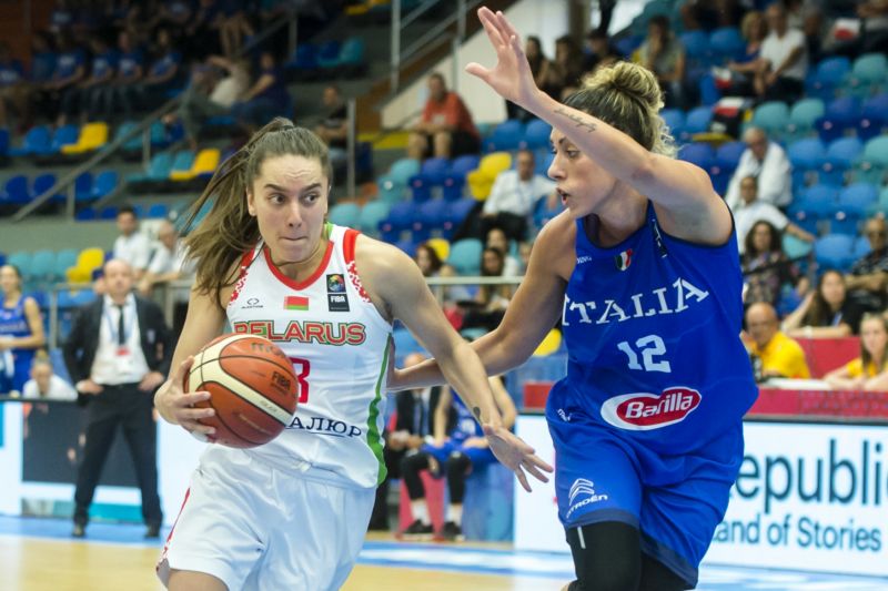Šampionát basketbalistek začal výhrami Belgie a Itálie. Šampionát basketbalistek začal výhrami Belgie a Itálie.