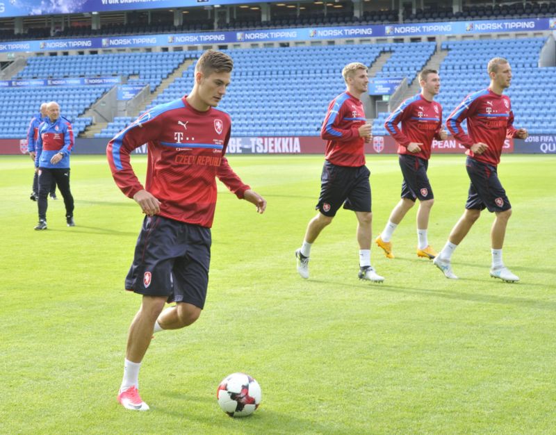 Český fotbalista Patrik Schick (vlevo). Český fotbalista Patrik Schick (vlevo).