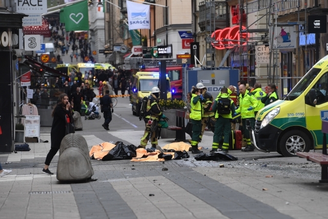 V dubnu se stal útok ve Stockholmu, terorista najel dodávkou do davu lidí.