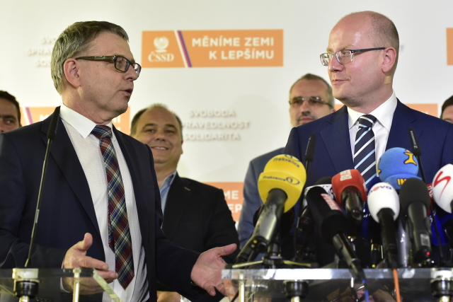 Lubomír Zaorálek (vlevo) a Bohuslav Sobotka.