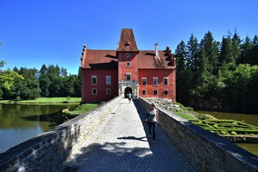 Obnova Červené Lhoty trvala několik měsíců a dotkla se prvního patra zámku.