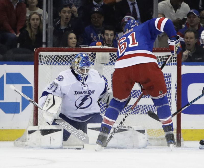 Slovenský brankář Tampy Bay Peter Budaj. Slovenský brankář Tampy Bay Peter Budaj.