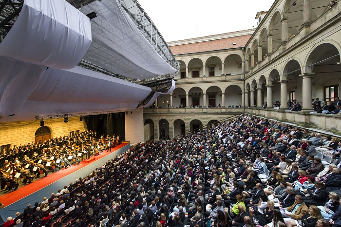 Sbor a orchestr Národního divadla na festivalu Smetanova Litomyšl v roce 2014.