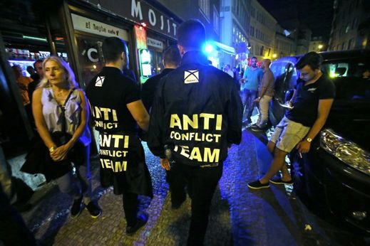 V jedenáct večer začíná svalovcům z "anticonflictu" směna.