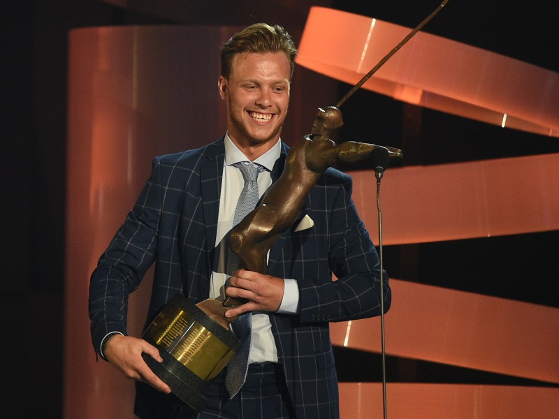 David Pastrňák se stal držitelem trofeje Zlatá hokejka 2017