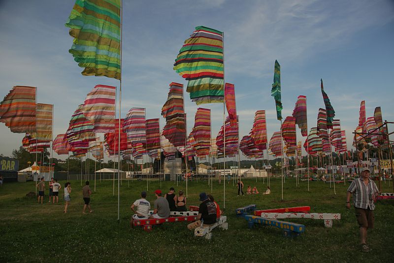 Glastonbury je jednou z největších multižánrových přehlídek pod širým nebem na světě. Bez ohledu na program festivalu byly již loni v říjnu vstupenky na letošní ročník vyprodané.