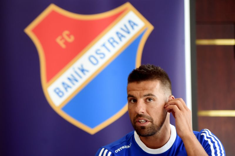 Milan Baroš na tiskové konferenci.
