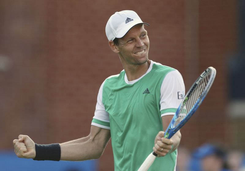 Tenista Tomáš Berdych se raduje z vítězství. 