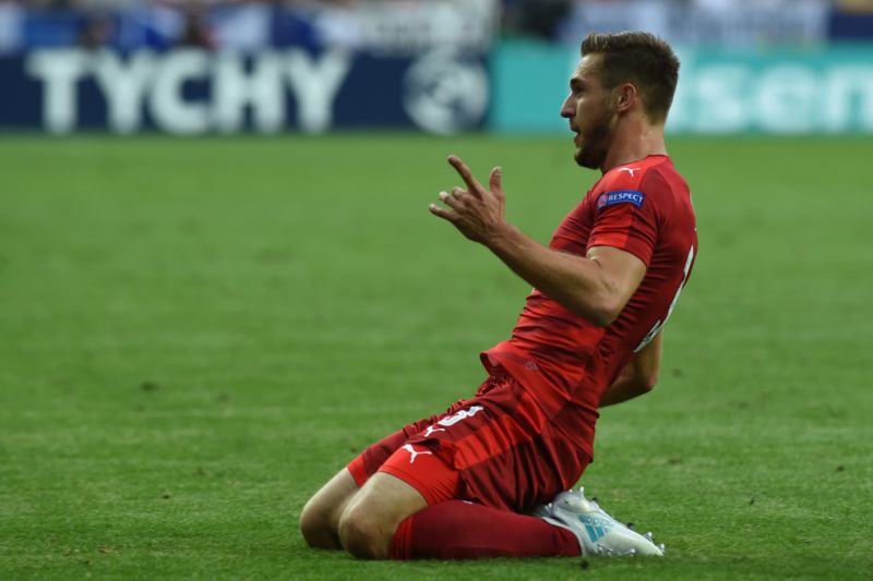 Fotbalista Marek Havlík se raduje z branky.