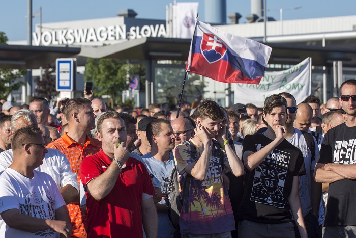 Stávka zaměstnanců Volkswagenu na Slovensku. Stávka zaměstnanců Volkswagenu na Slovensku.