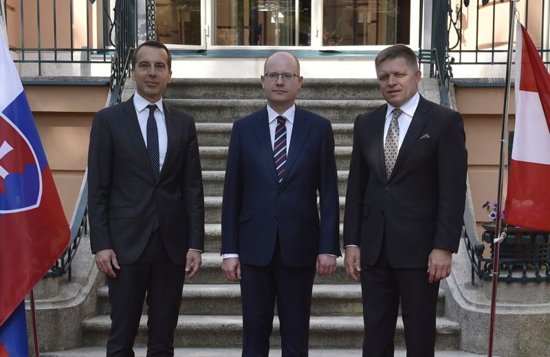 Zleva Christian Kern, Bohuslav Sobotka a Robert Fico na setkání v Brně.