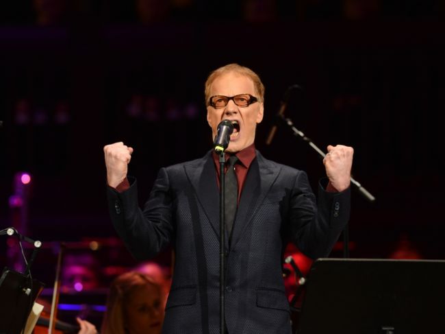 Skladatel Danny Elfman.