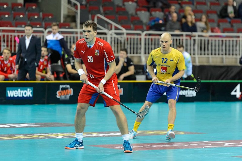 Matěj Jendrišák v zápase Euro Floorball Tour se Švédy. Matěj Jendrišák v zápase Euro Floorball Tour se Švédy.