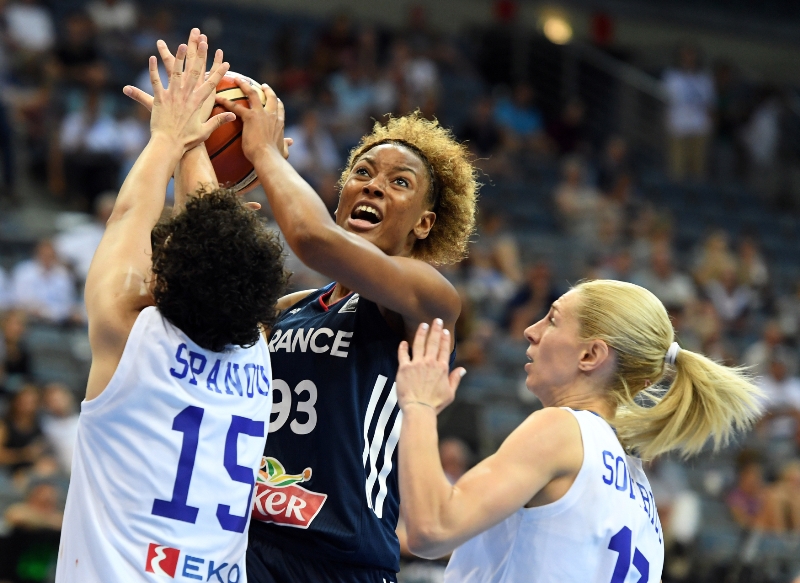 Basketbalistky Francie postoupily přes Řecko do finále evropského šampionátu.