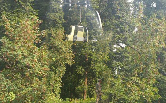 Lanovka známá jako Gulmarská gondola.