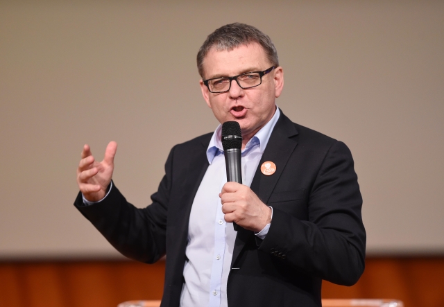 Ministr zahraničí Lubomír Zaorálek (ČSSD).