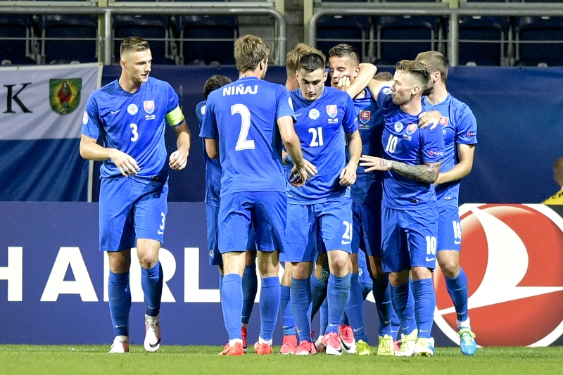 Slovenští fotbalisté do jednadvaceti let na ME v Polsku neuspěli, i když se jim podařilo dvakrát zvítězit. Slovenští fotbalisté do jednadvaceti let na ME v Polsku neuspěli, i když se jim podařilo dvakrát zvítězit.
