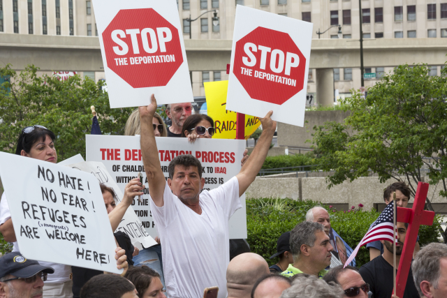 Protesty v USA proti deportacím Iráčanů.