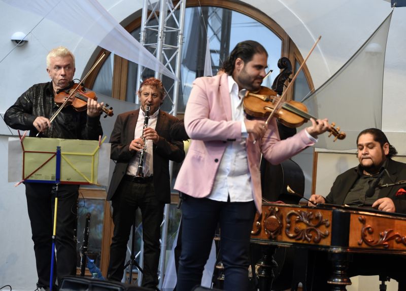 Koncert Jaroslava Svěceného s kapelou Cigánski Diabli, 2015.