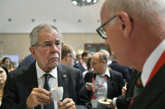 Rakouský prezident Alexander Van der Bellen (vlevo).