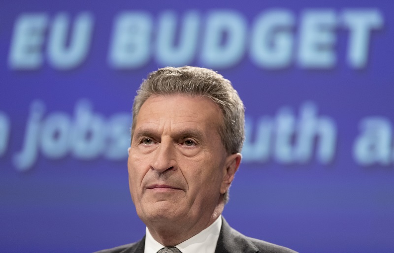 Eurokomisař pro rozpočet a lidské zdroje Günther Oettinger. Eurokomisař pro rozpočet a lidské zdroje Günther Oettinger.