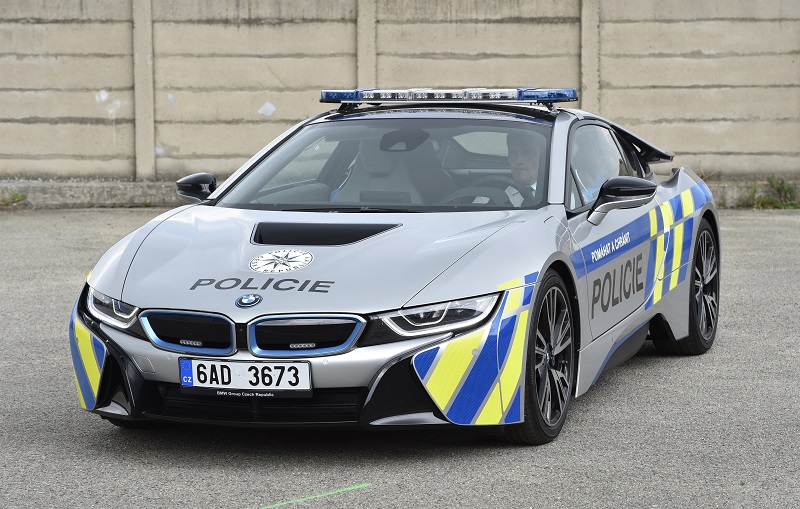 Policie dostala nové BMW stejného typu, jako bylo to nabourané.