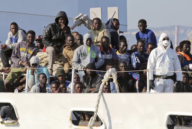 Za poslední dva dny do Itálie připlulo od severoafrických břehů asi 12 tisíc migrantů.