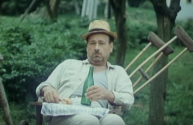 Na snímku František Řehák jako zedník Lorenc na vozíku ve filmu Na samotě u lesa.