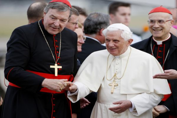 Kardinál George Pell (vlevo) s papežem Benediktem XVI.