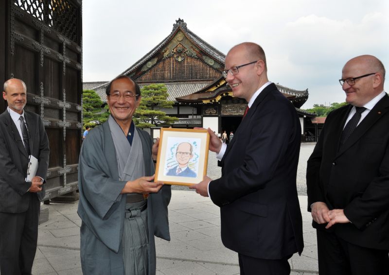 Premiér Bohuslav Sobotka (ČSSD) při návštěvě Japonska.