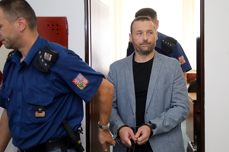 Podnikatel Daniel Ježek (vpravo) obviněný z machinací v ROP Severozápad.