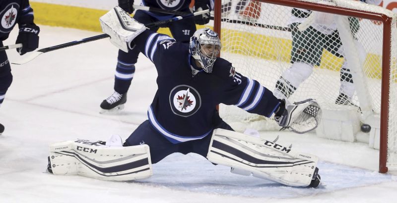 Český brankář Ondřej Pavelec.