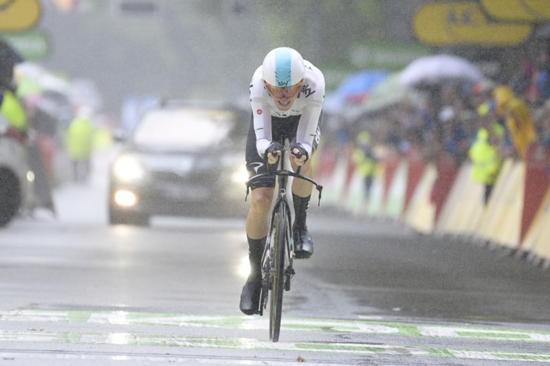 Geraint Thomas ovládl první etapu Tour de France.